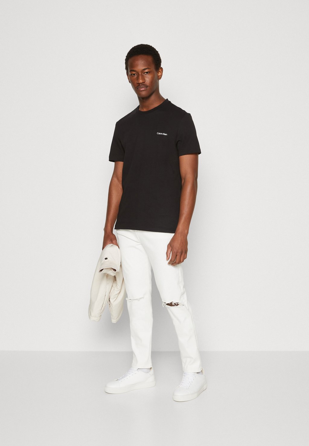 цена базовая футболка Micro Logo Regular Fit 2 Pack Calvin Klein, цвет white/black