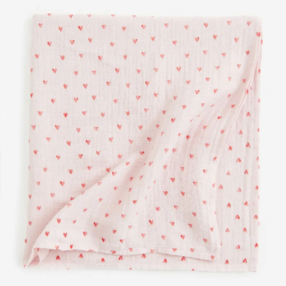 

Детское одеяло H&M Home Muslin Hearts, светло-розовый