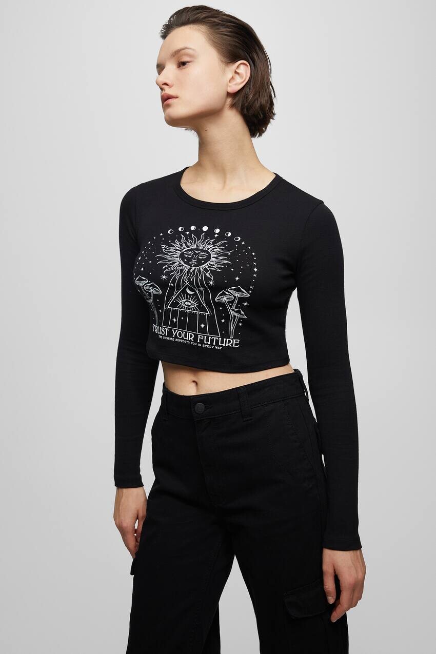 

Футболка с эзотерическим принтом Pull&Bear, черный