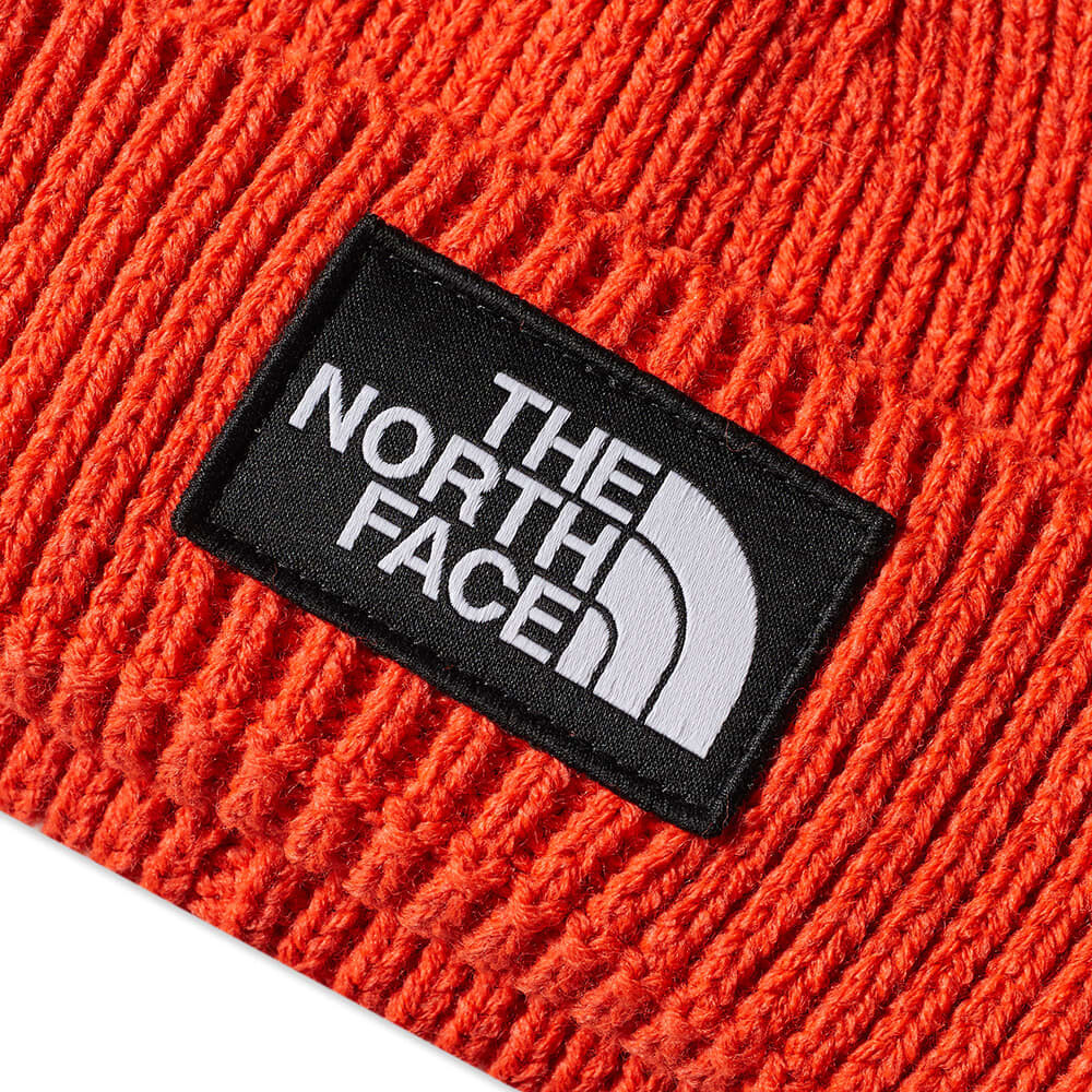 

шапка с логотипом на манжетах The North Face
