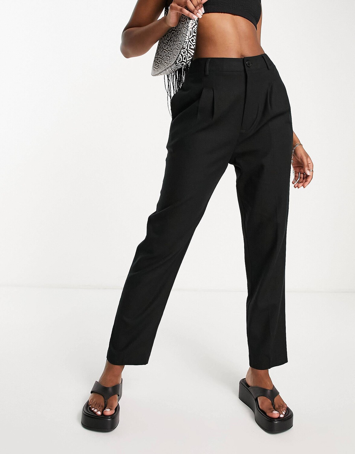 

Черные льняные зауженные брюки с завышенной талией ASOS DESIGN