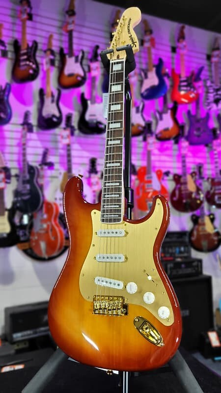 

Гитара Squier 40th Anniversary Gold Edition Stratocaster, оранжевый