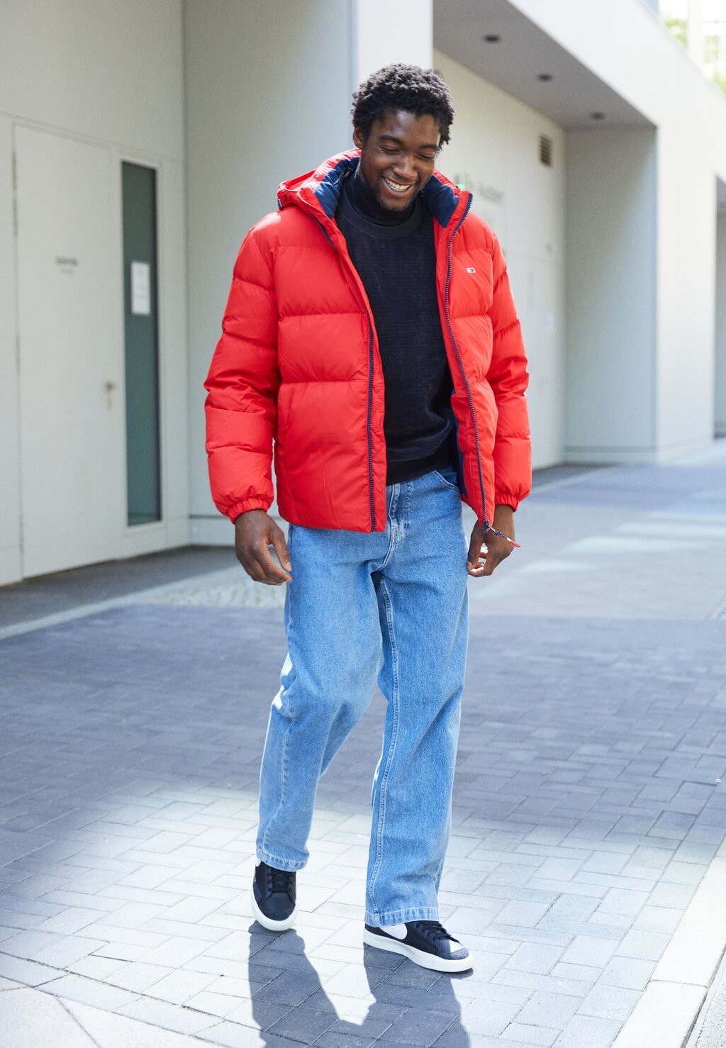 

Куртка Tommy Jeans КУРТКА ESSENTIAL, темно-малиновый, Красный