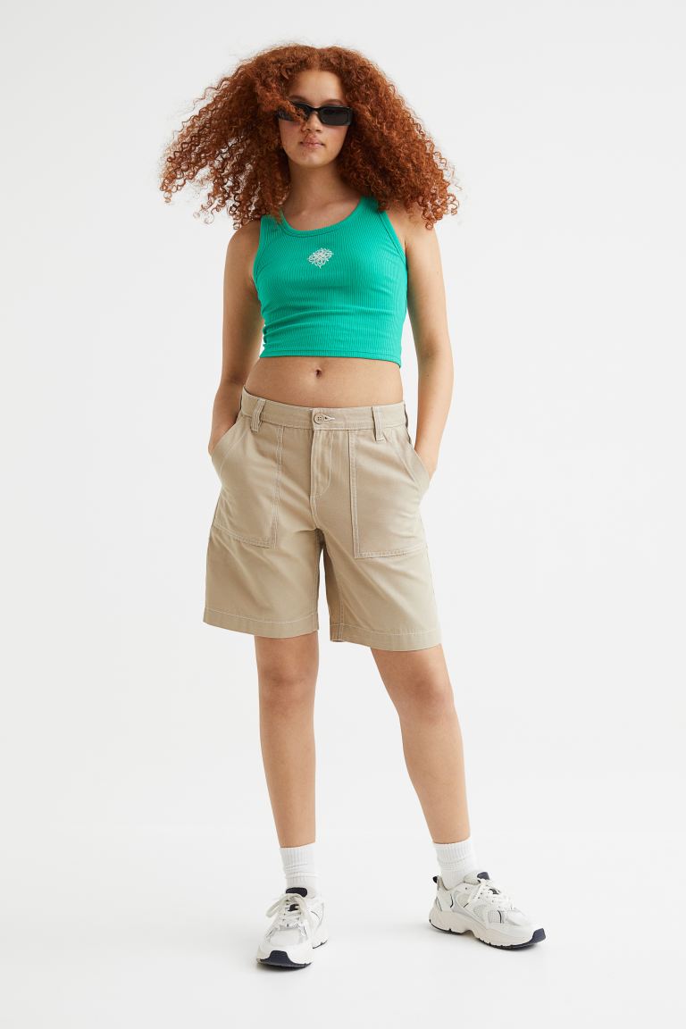 Вышитая футболка в рубчик H&M, зеленый/вышивка