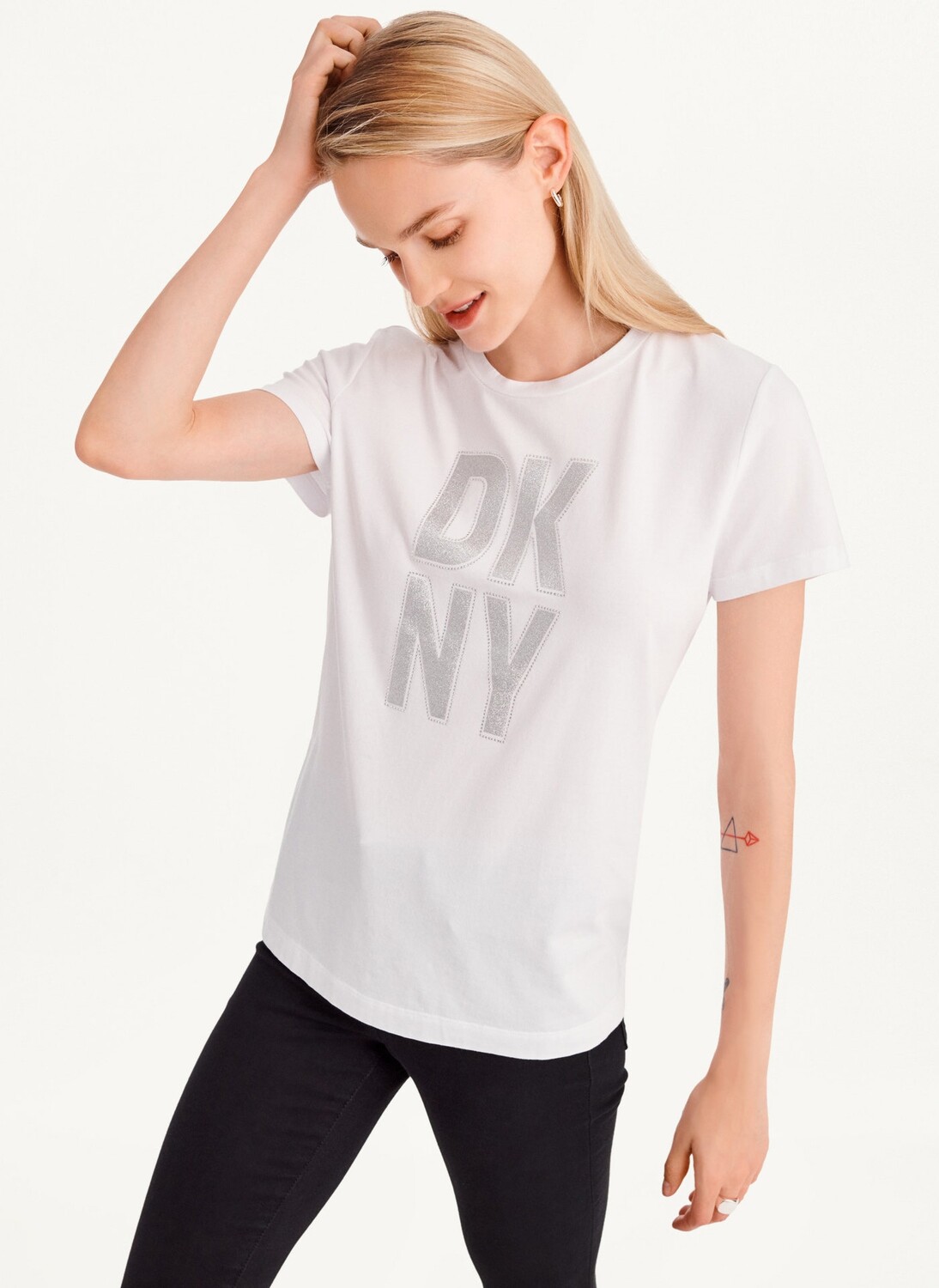 

Футболка со стразами и блестящим логотипом DKNY