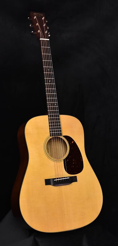 

Акустическая гитара Martin D-18 Dreadnought Martin D-18 Dreadnought Guitar