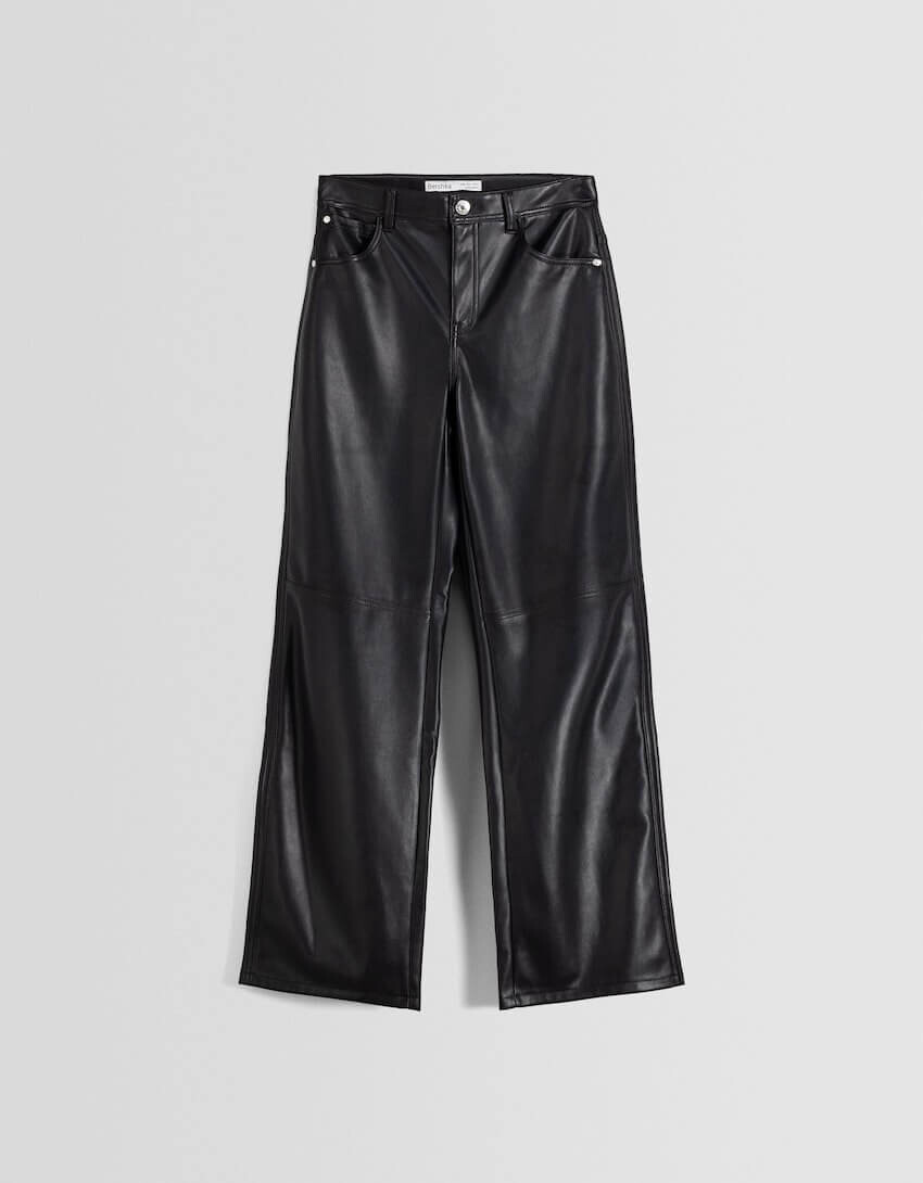 

Брюки Bershka Faux Leather Straight Fit, черный