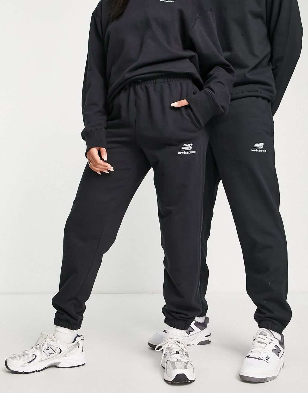 

Черные джоггеры унисекс с логотипом New Balance