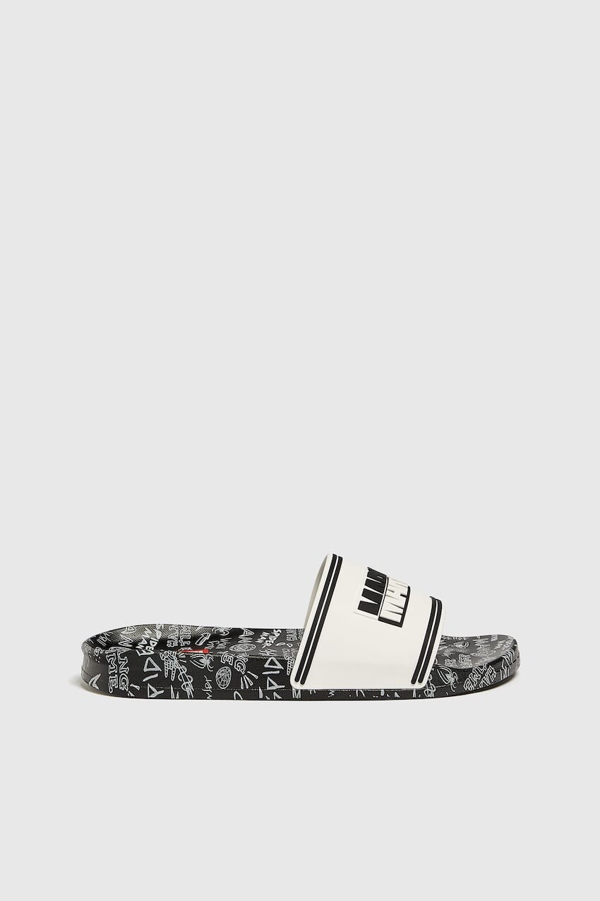 

Сандалии Marvel для бассейна Pull&Bear, черный