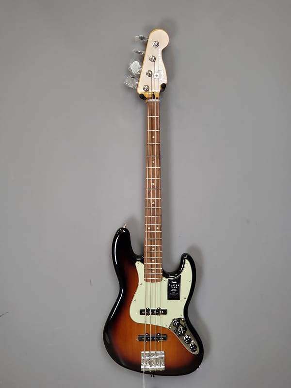 Fender Player Plus Jazz Bass с грифом Pau Ferro 2021, 3 цвета Sunburst Player Plus Jazz Bass with Pau Ferro Fretboard