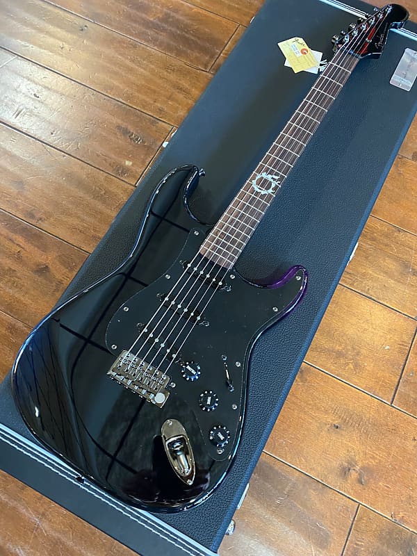 Fender MIJ Final Fantasy XIV Stratocaster #JD22100363 (8 фунтов, 8,1 унции)