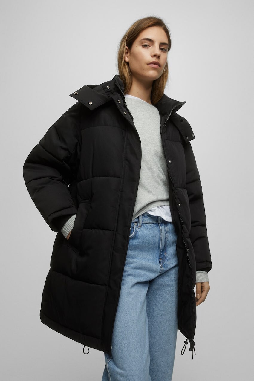 

Длинное стеганое пальто с капюшоном Pull&Bear, черный