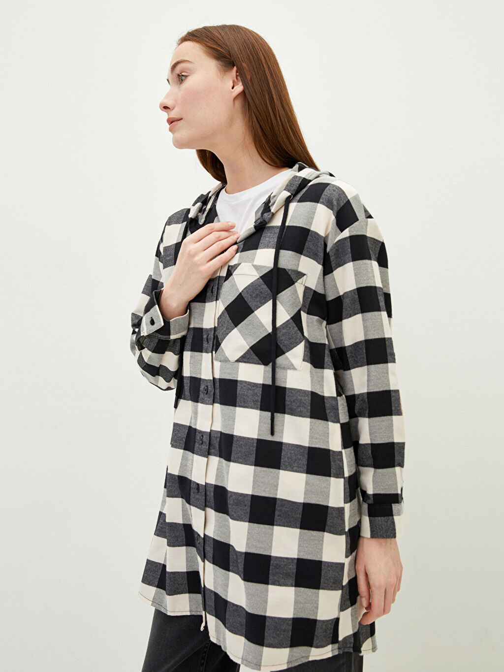 

Женская туника с длинным рукавом и карманом в клетку с капюшоном LCW Modest