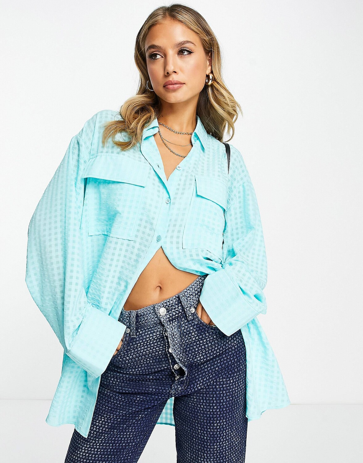 

Голубая рубашка в мелкую клетку с широкими манжетами ASOS DESIGN
