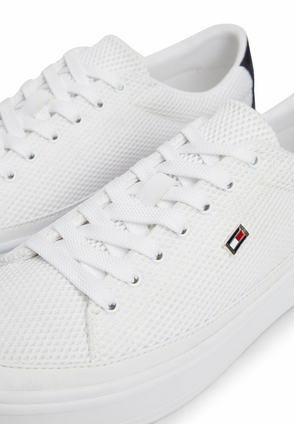

Низкие кроссовки CONTRAST HEEL Tommy Hilfiger, белый