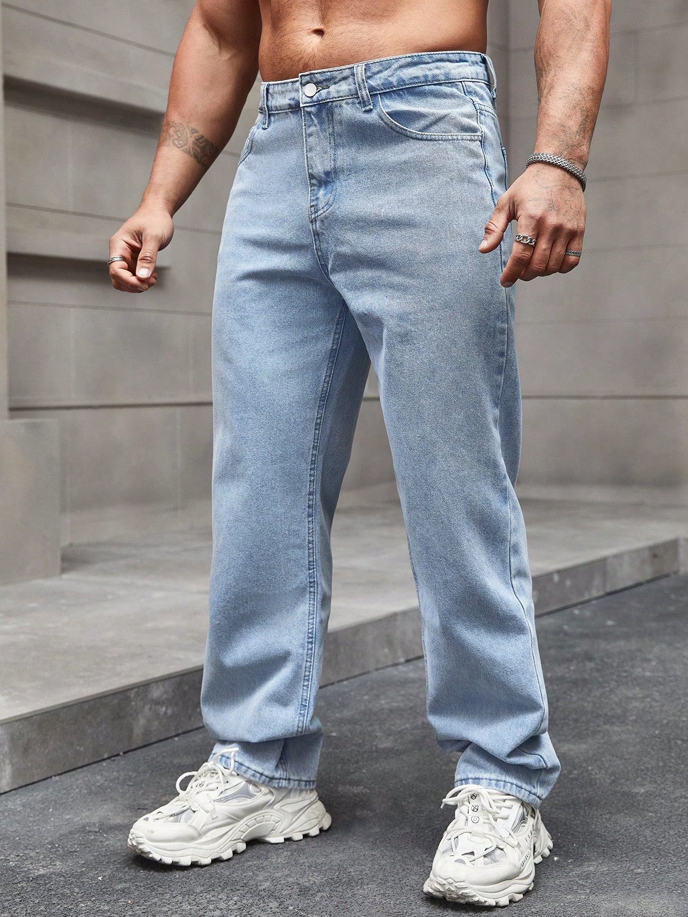 цена Мужские зауженные джинсы Manfinity Hypemode со скошенными карманами, потертые, синий