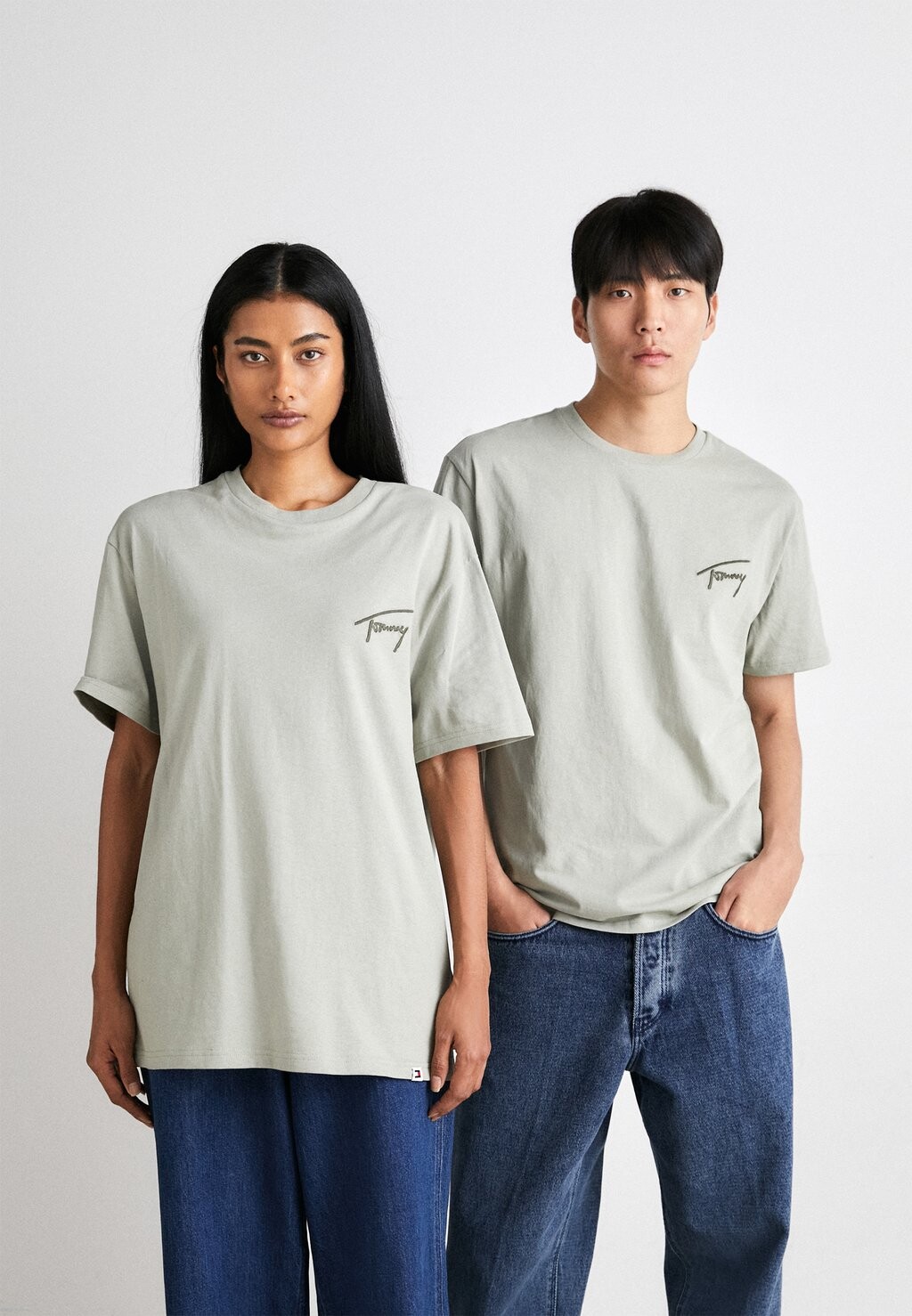 

Футболка базовая SIGNATURE UNISEX Tommy Jeans, ива выцветшая