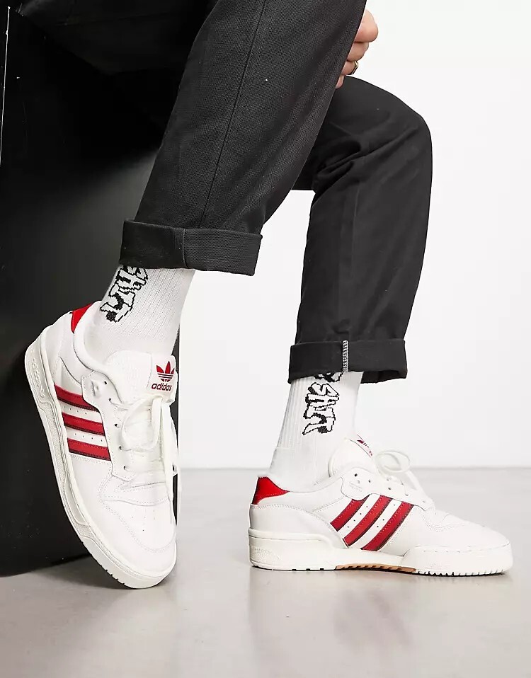 

Бело-красные кроссовки adidas Originals Rivalry Low, бело-красный