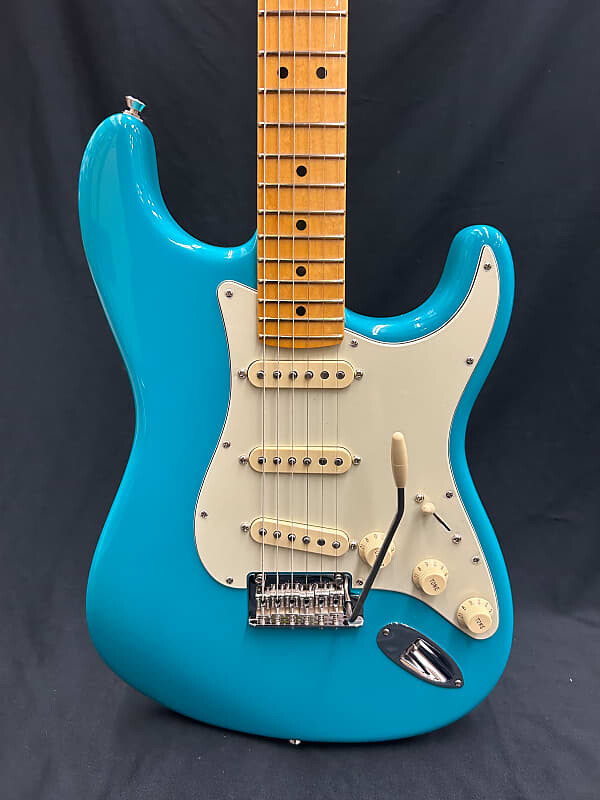

Fender American Professional II Stratocaster - синий Майами