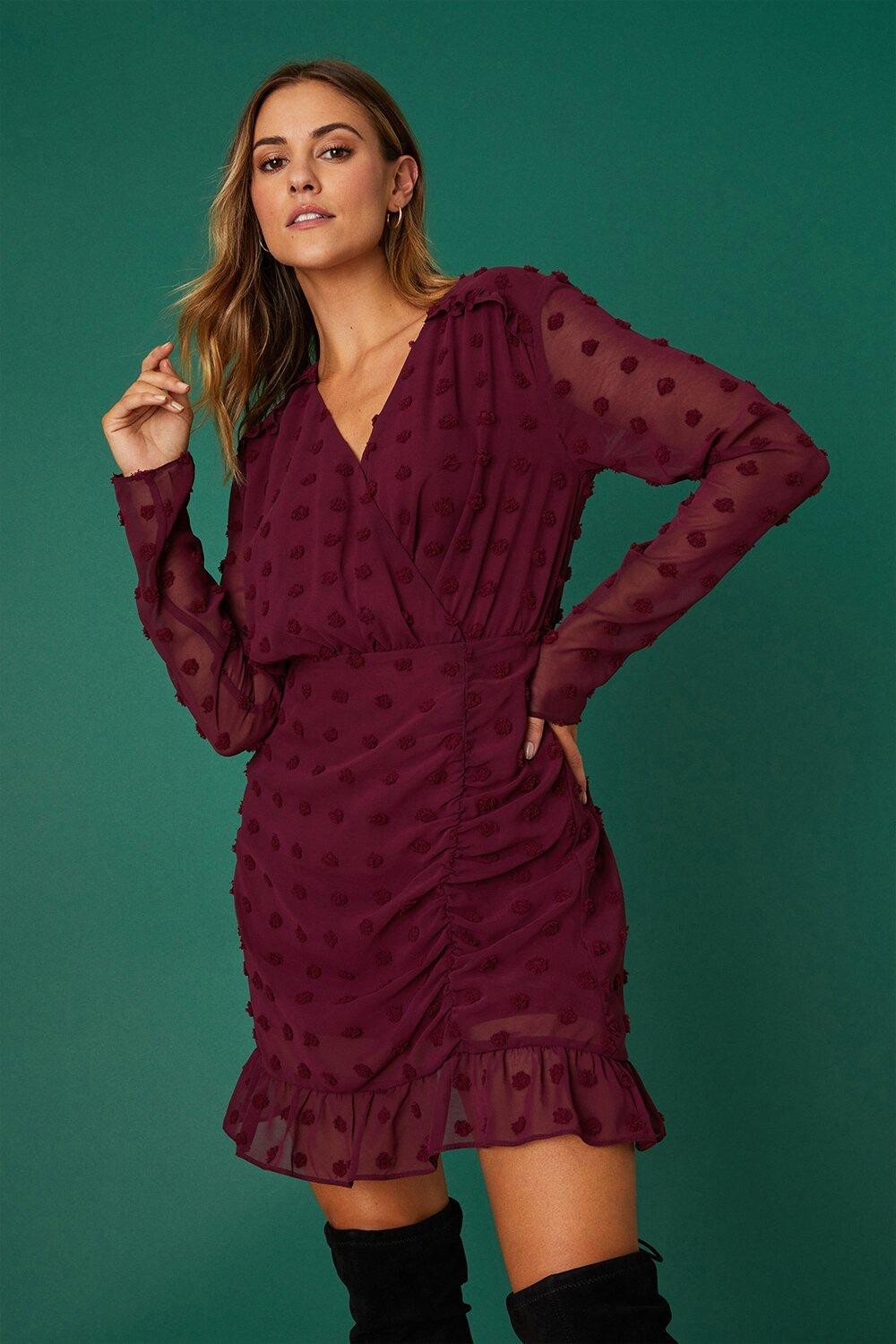 

Шифоновое мини-платье Berry со сборками и запахом Dorothy Perkins, красный