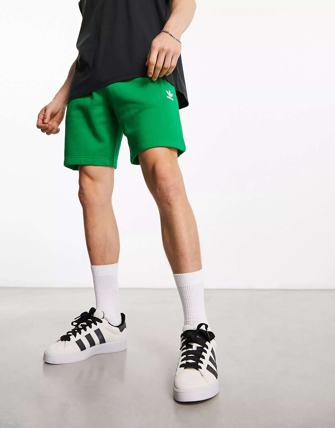 

Зеленые шорты adidas Originals Trefoil Essentials