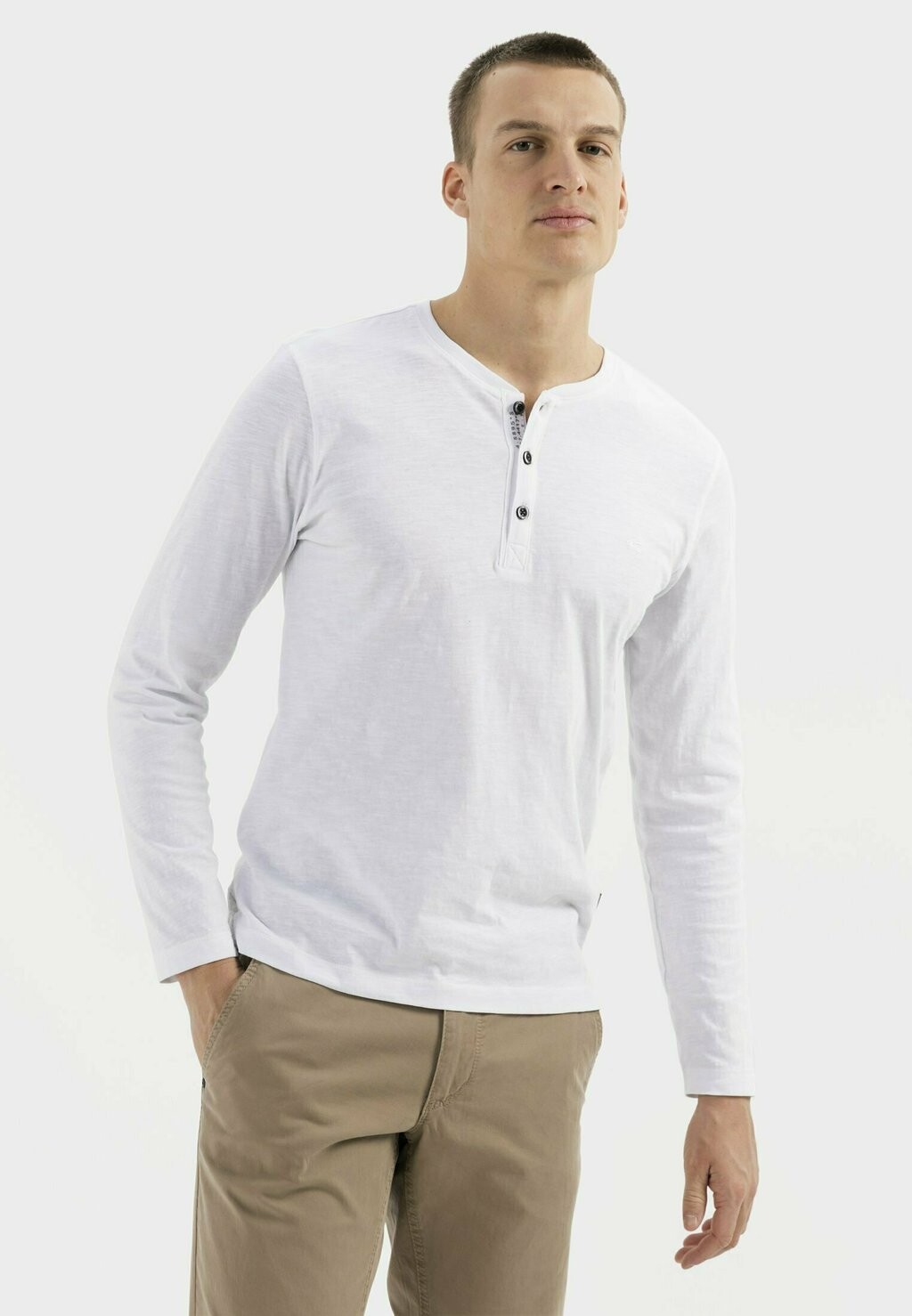 Рубашка с длинными рукавами LEICHTES MIT HENLEY KRAGEN AUS camel active, цвет broke white