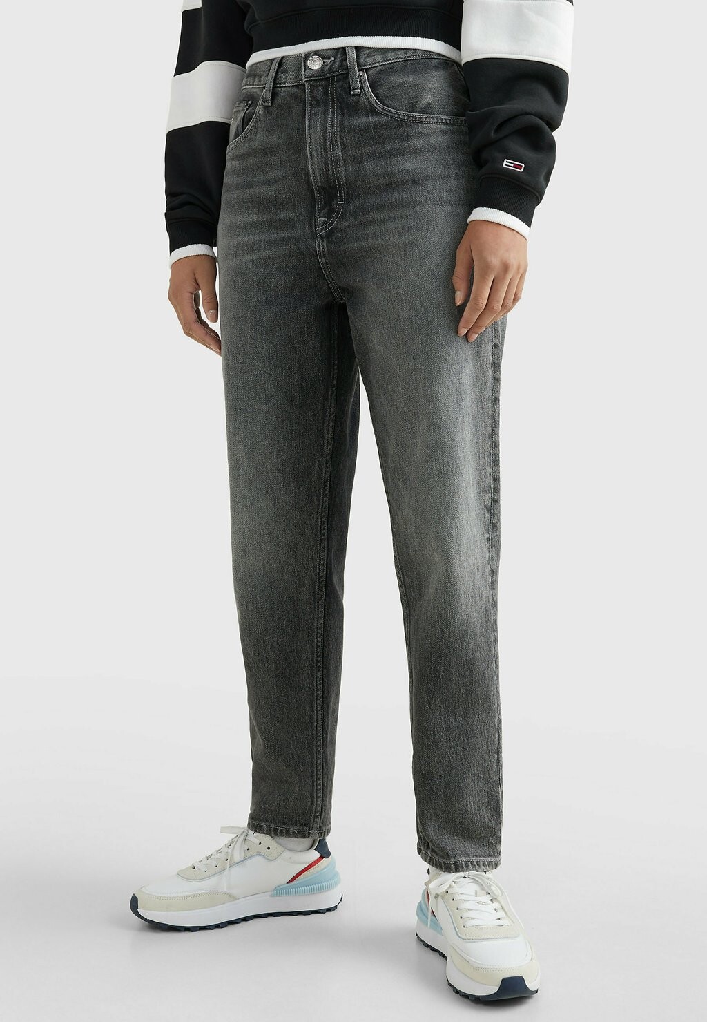 

Джинсы зауженного кроя Tommy Jeans