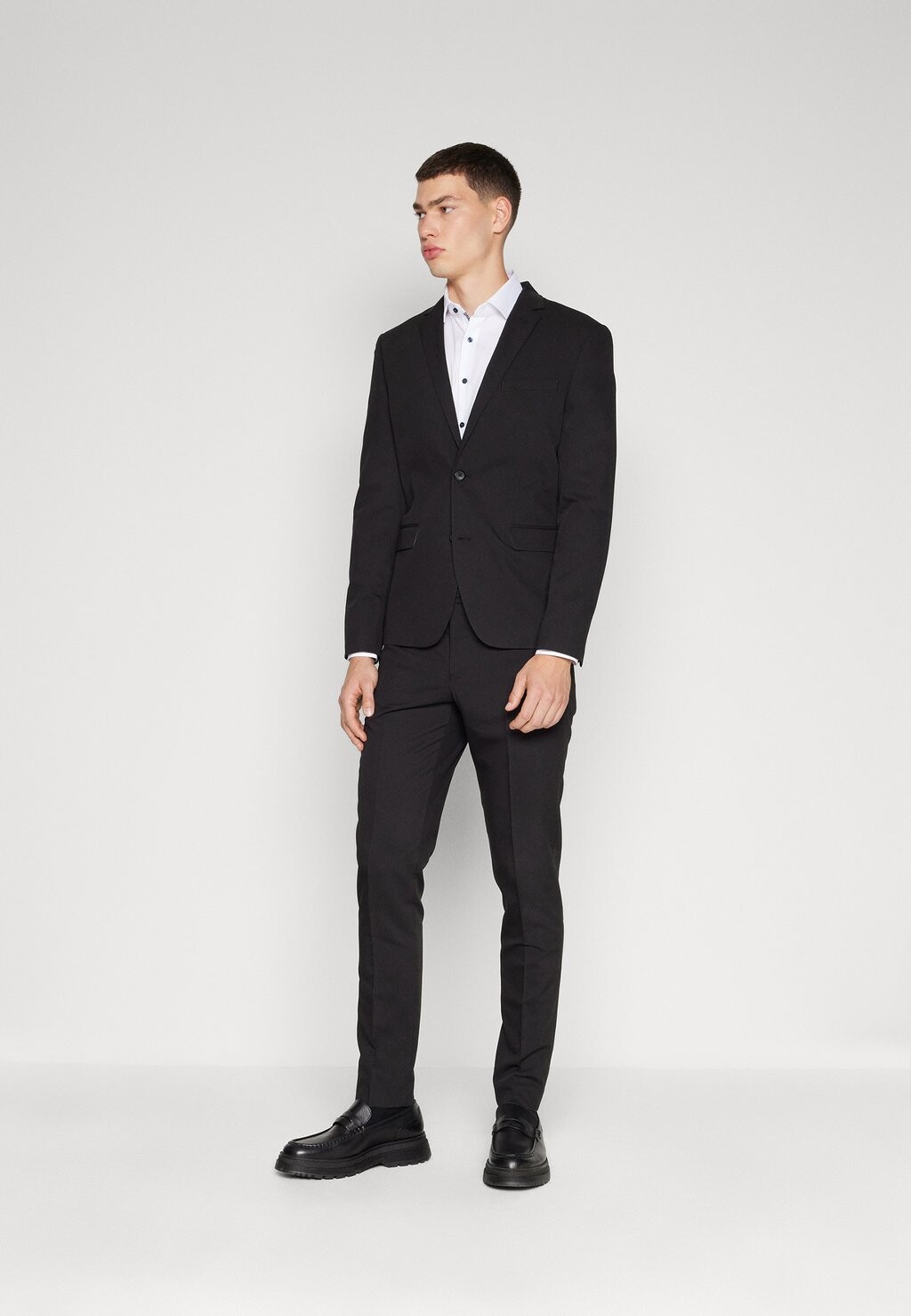 

Костюм FINE STRETCH SUIT Lindbergh, черный