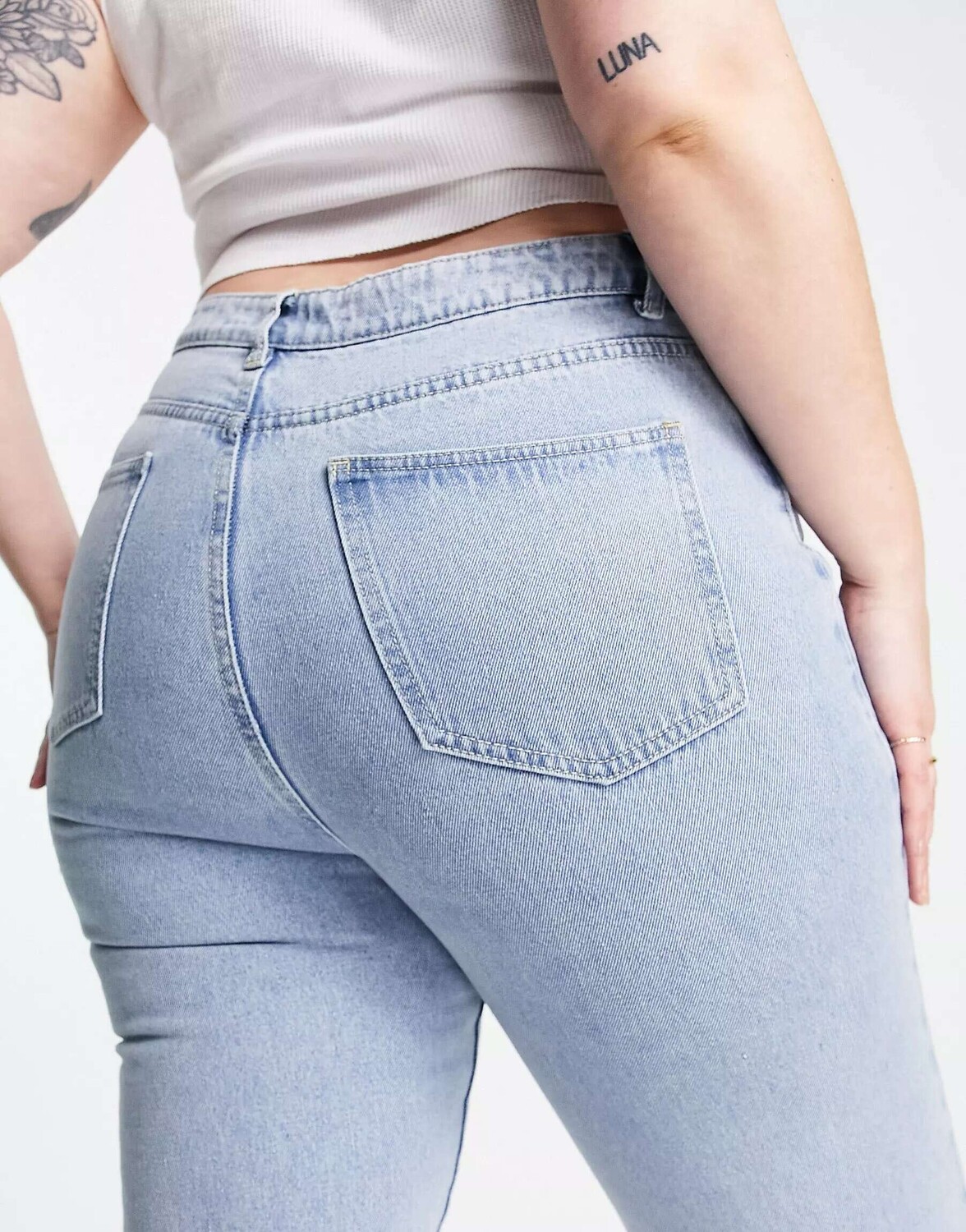 

Синие джинсы прямого кроя In The Style x Perrie Sian