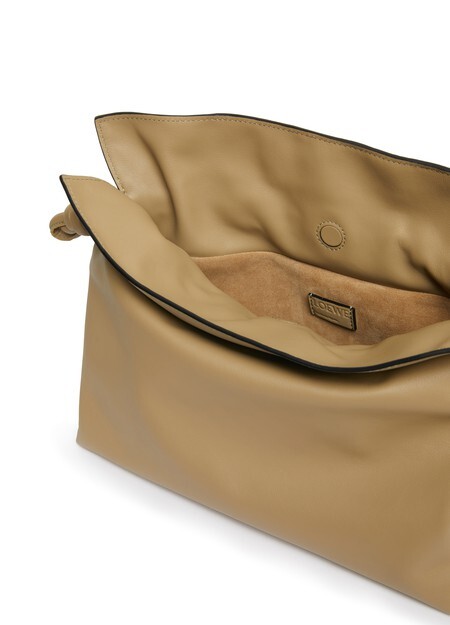

Клатч Flamenco среднего размера Loewe