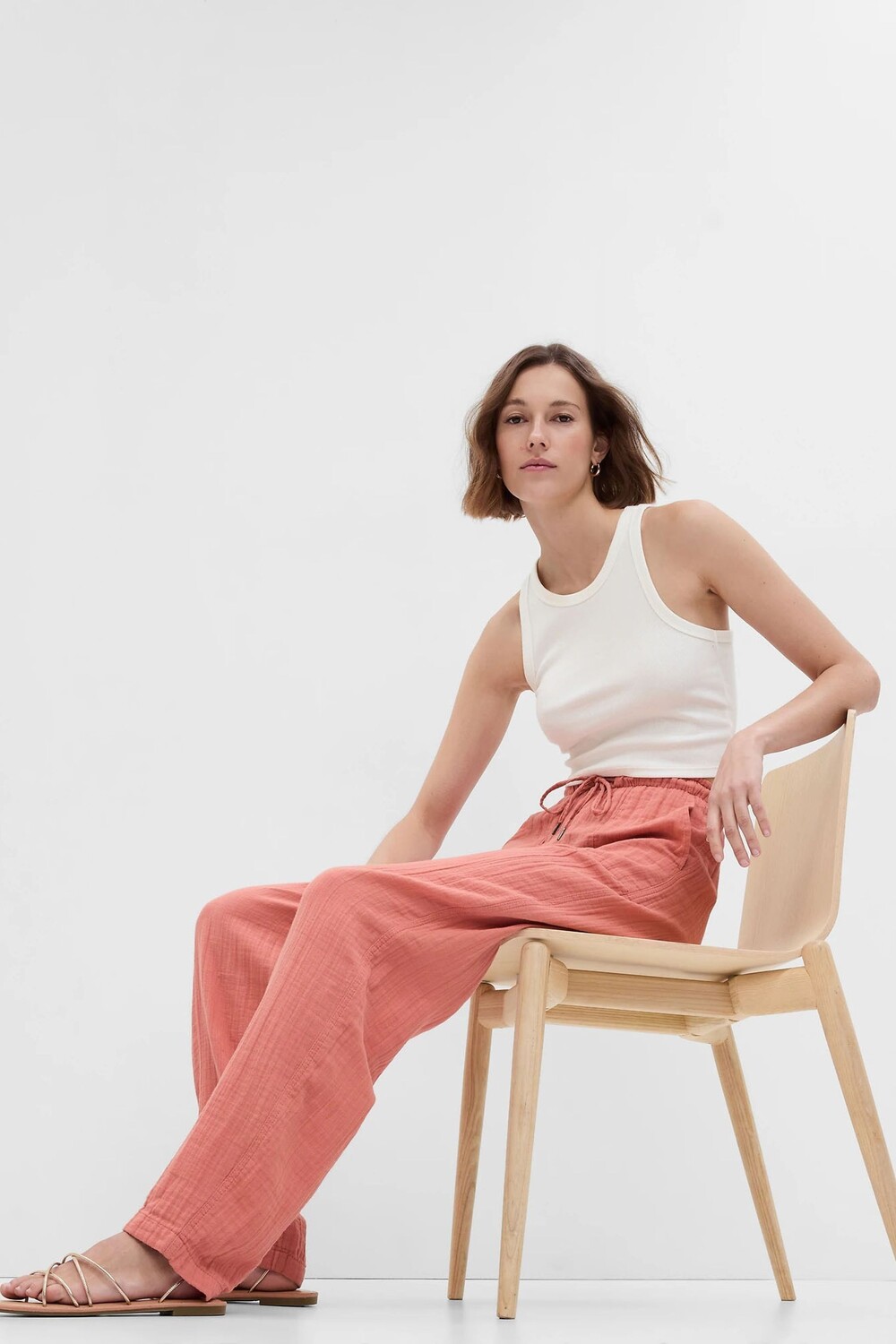 

Свободные брюки из мятого материала Gap, розовый