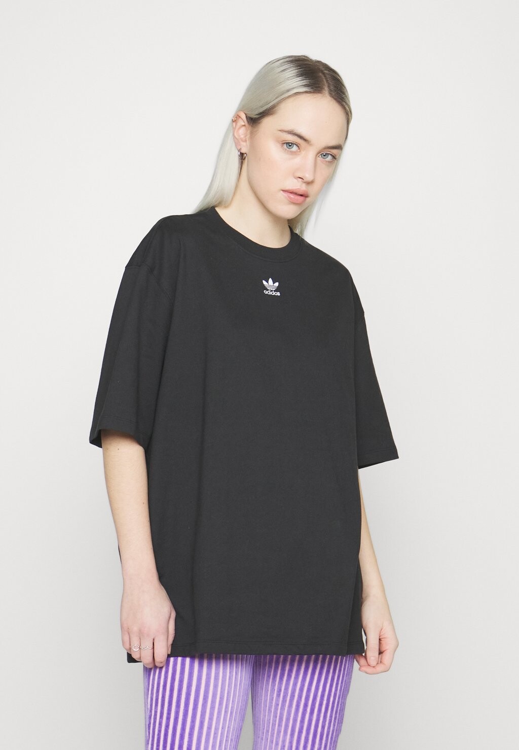 

Базовая футболка adidas Originals, черный