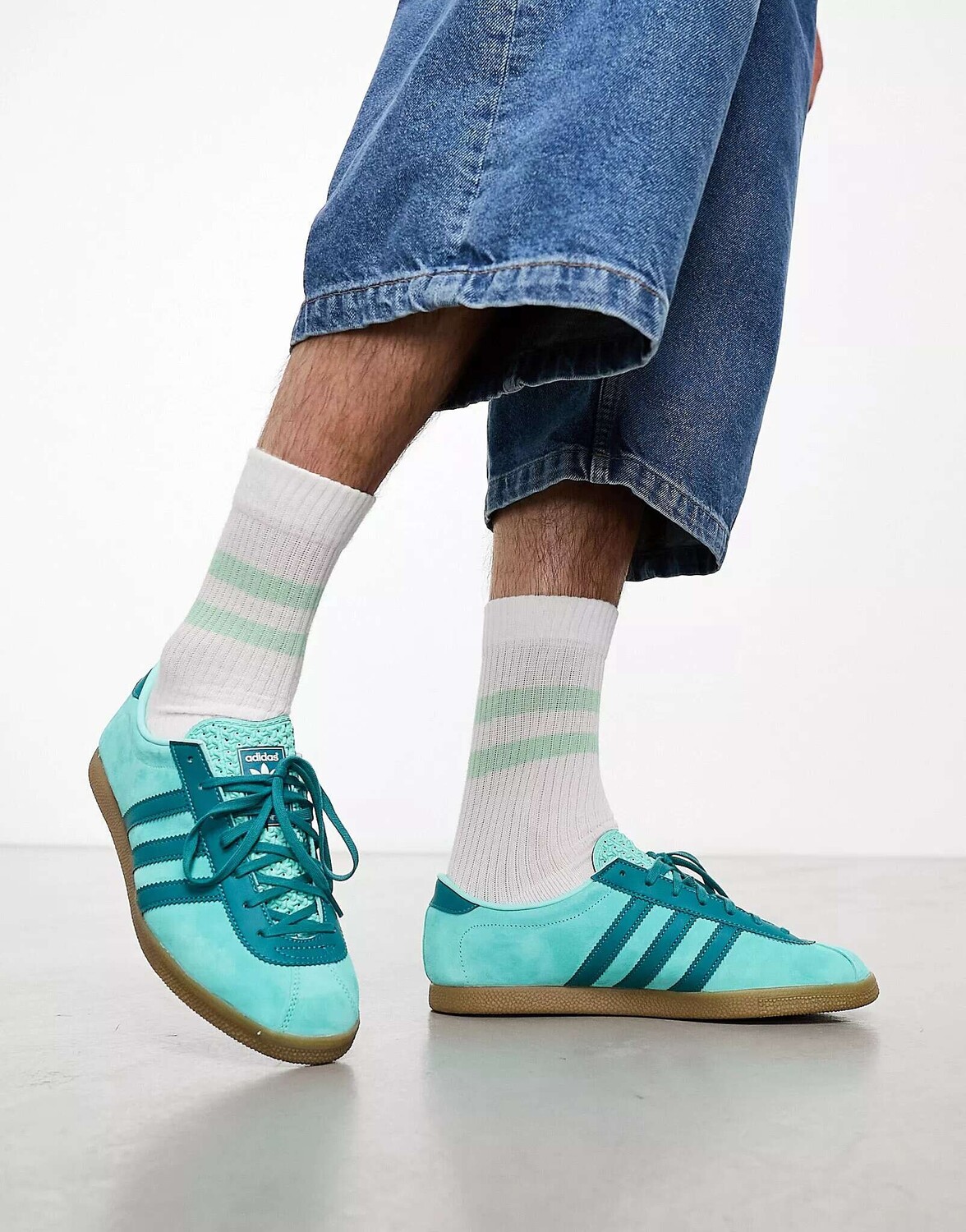 

Боковые кроссовки adidas Originals London с резиновой подошвой