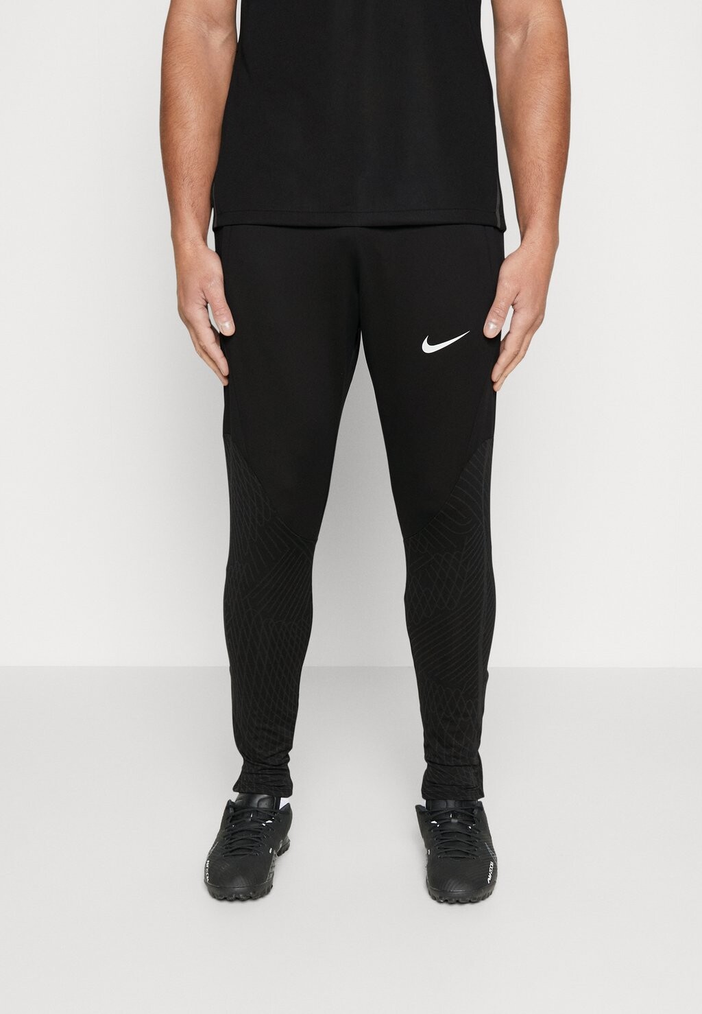 

Спортивные брюки Nike Strike Pant, черный / антрацитовый