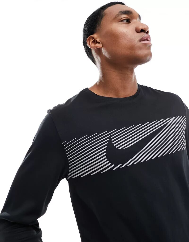 

Черная футболка с длинными рукавами Nike Miler Dri-FIT Flash