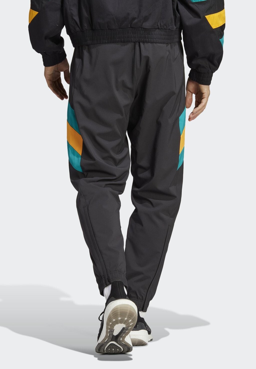

Спортивные брюки Adidas