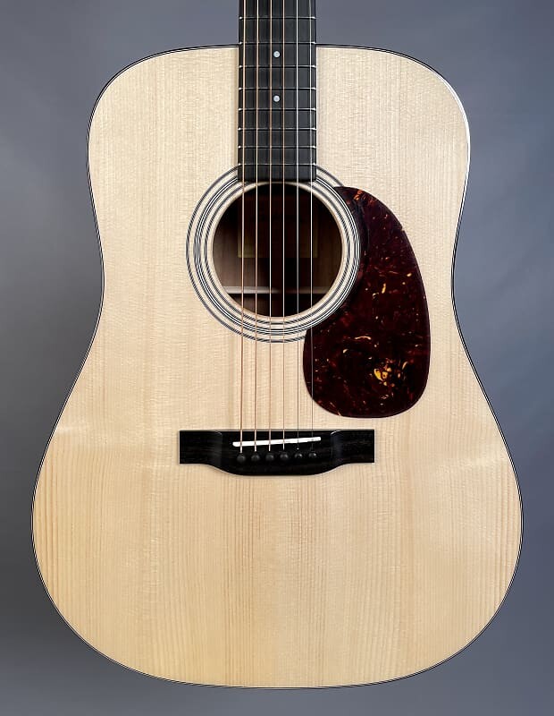 

Акустическая гитара Eastman E10D Natural