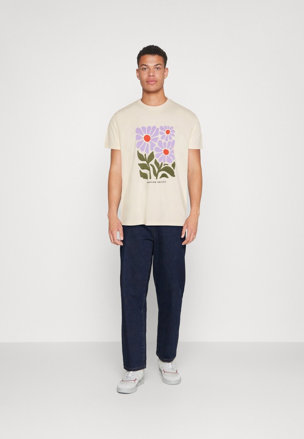 

Футболка с принтом WASHED FLEURS Kaotiko, слоновая кость