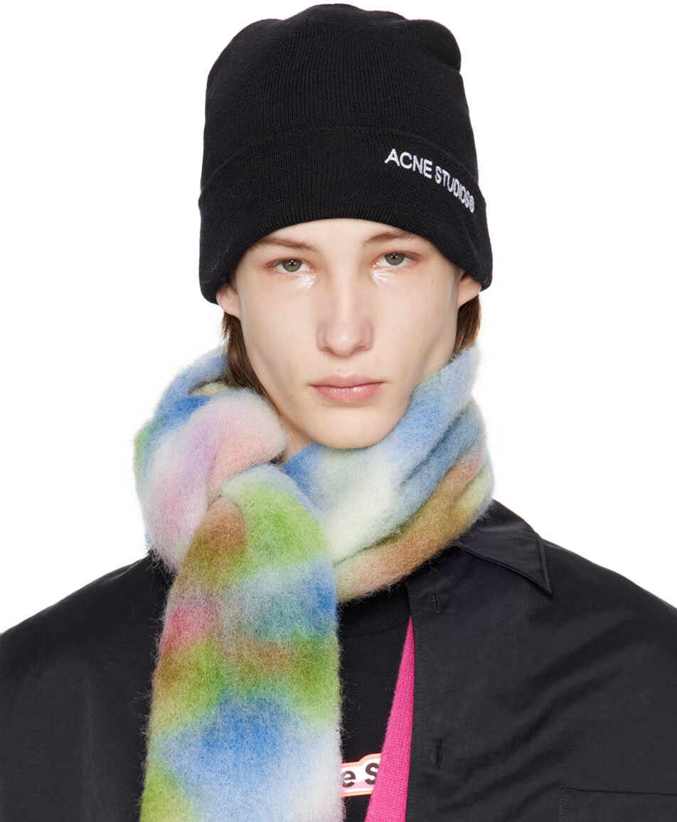

Черная шапка с вышитым логотипом Acne Studios