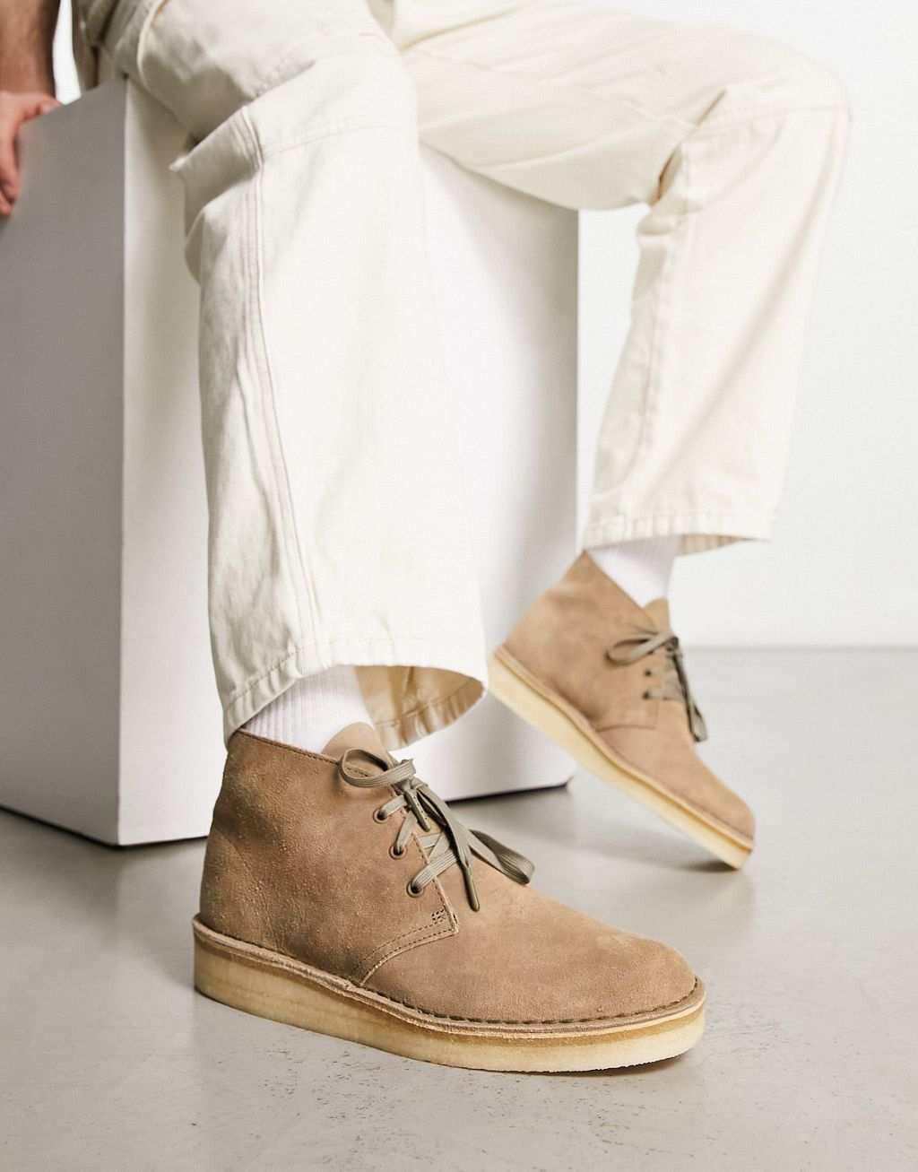 

Замшевые ботинки Clarks Originals Desert Coal с камуфляжным принтом