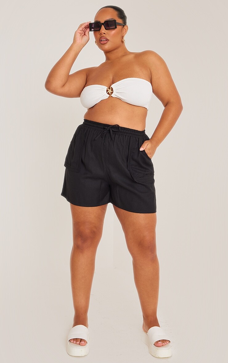 

PrettyLittleThing Плюс черные льняные шорты