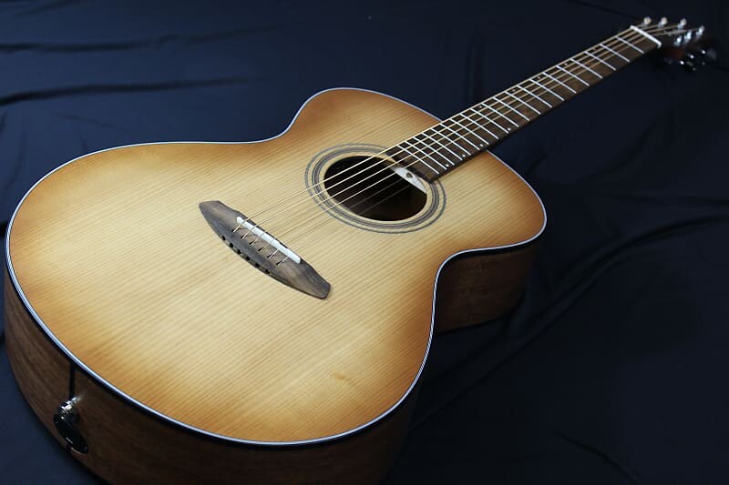 

Акустическая гитара Breedlove Signature Concert Copper E