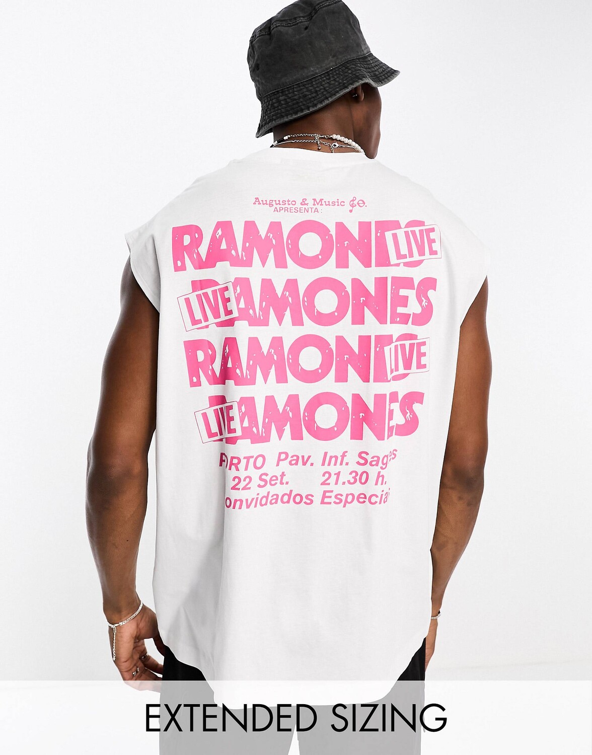 

Белый свободный жилет с принтом Ramones ASOS DESIGN