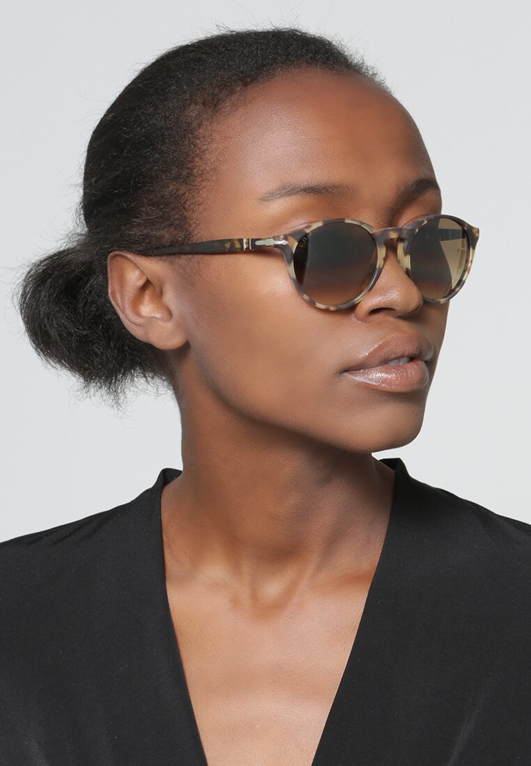 

Солнцезащитные очки Persol, коричневый