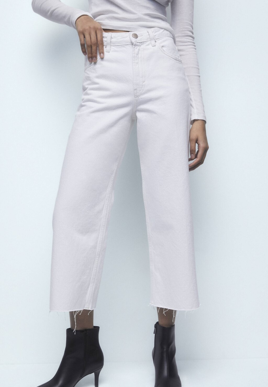 

Расклешенные джинсы PULL&BEAR