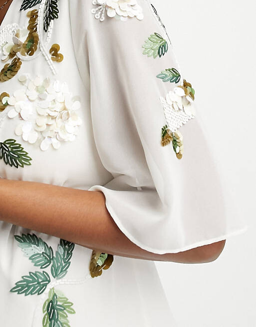 

Кремовое платье макси с глубокими и развевающимися рукавами Hope & Ivy Maternity