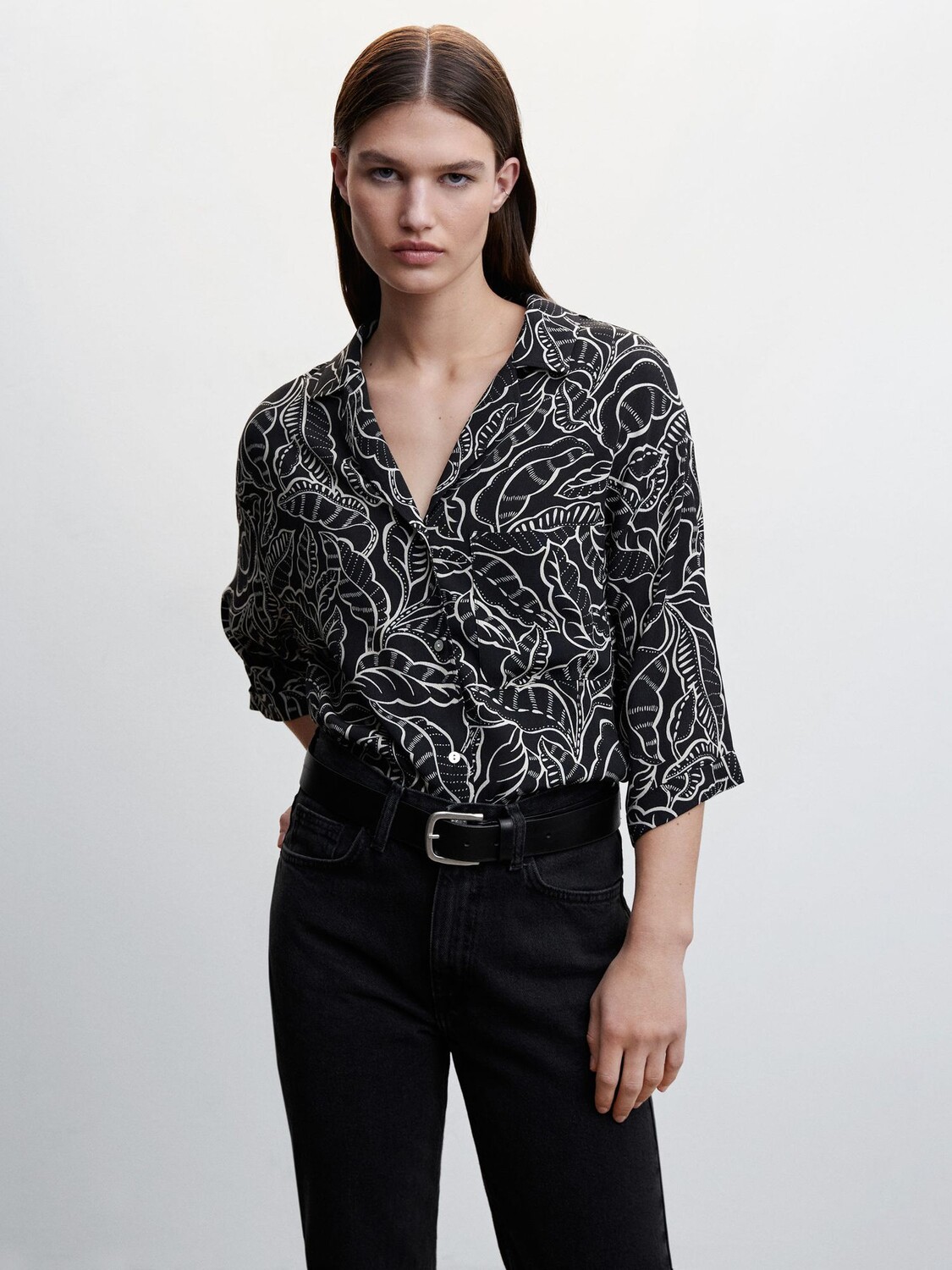 

Блуза с короткими рукавами и цветочным принтом Mango Claudie, черная