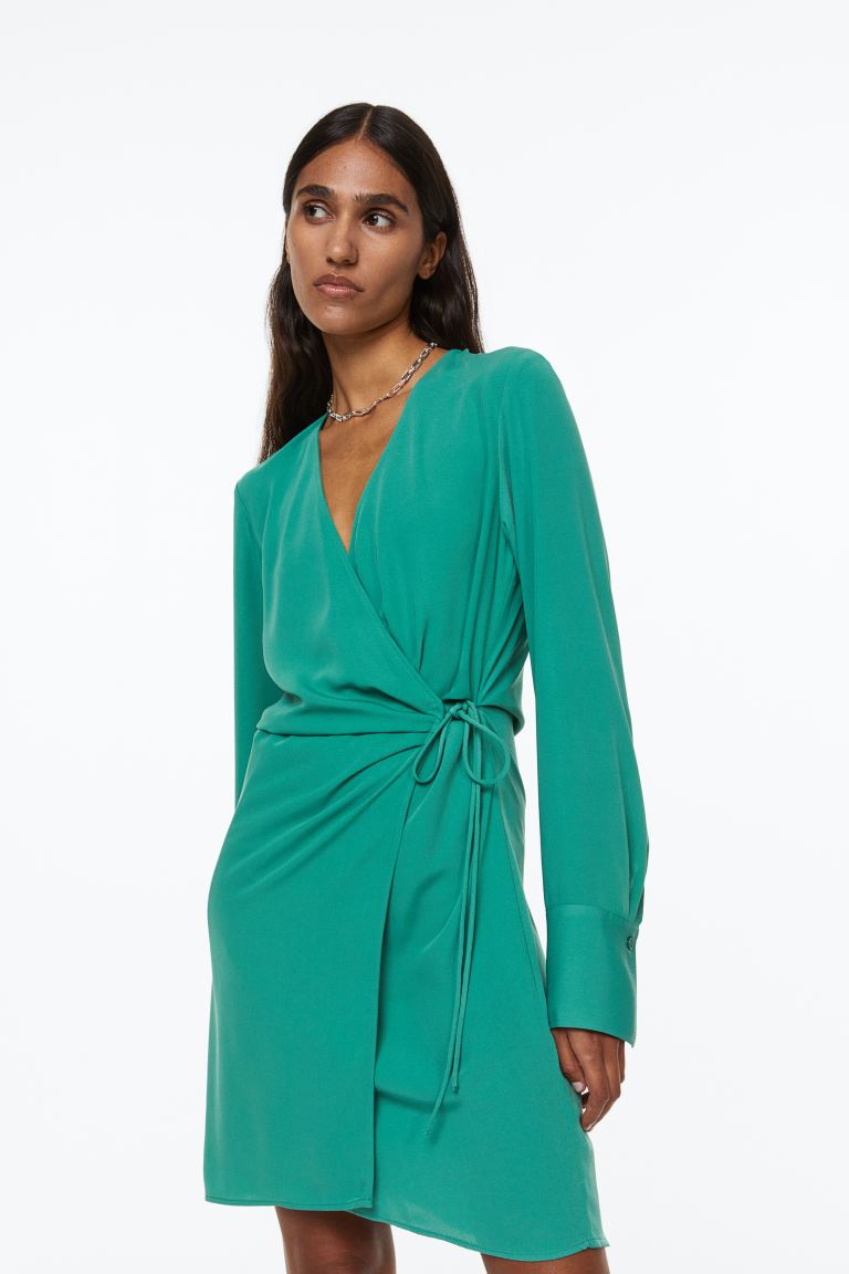 Облегающее платье H&M платье короткое с v образным вырезом с завязками m зеленый