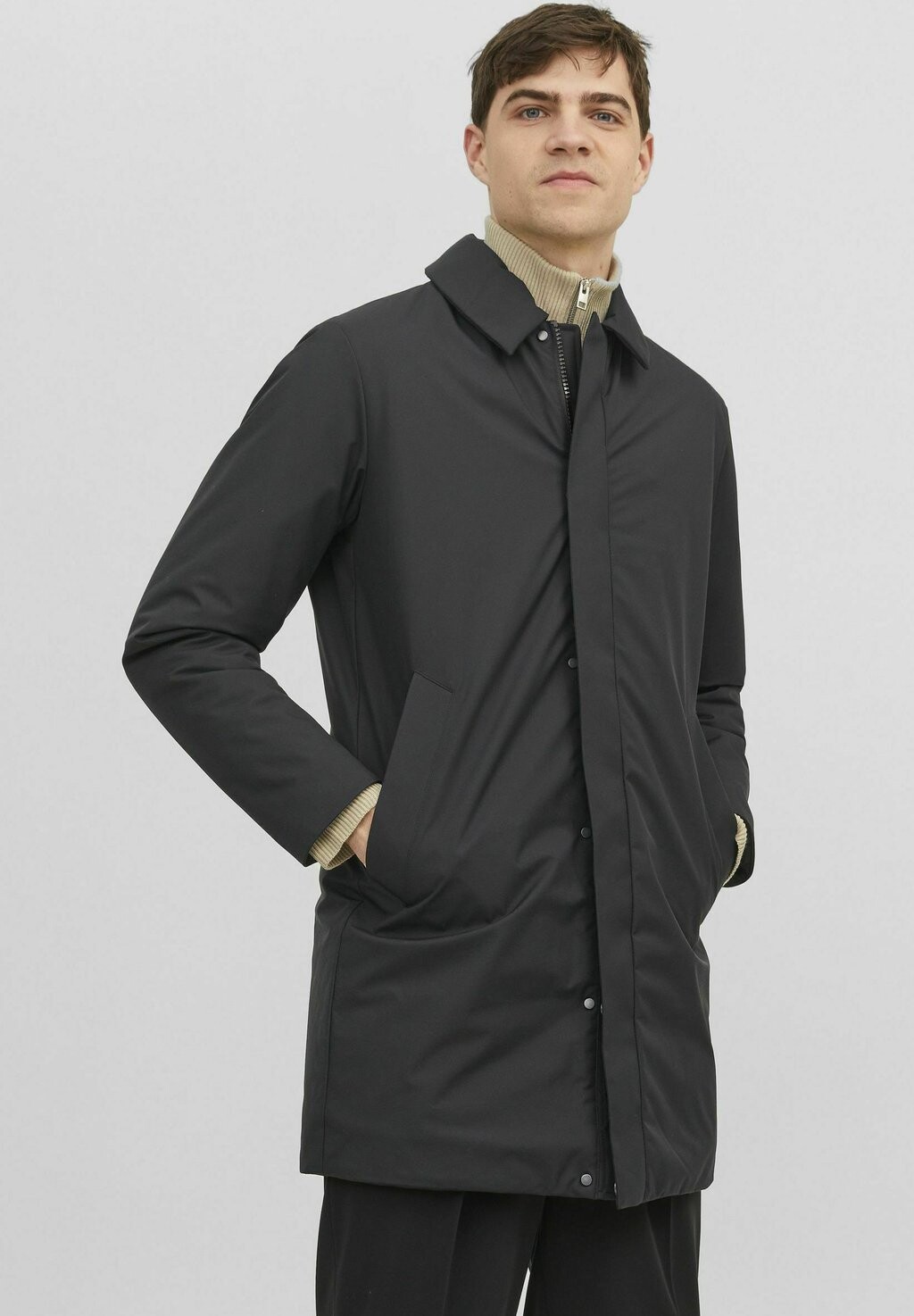

Зимнее пальто Jack & Jones, черное
