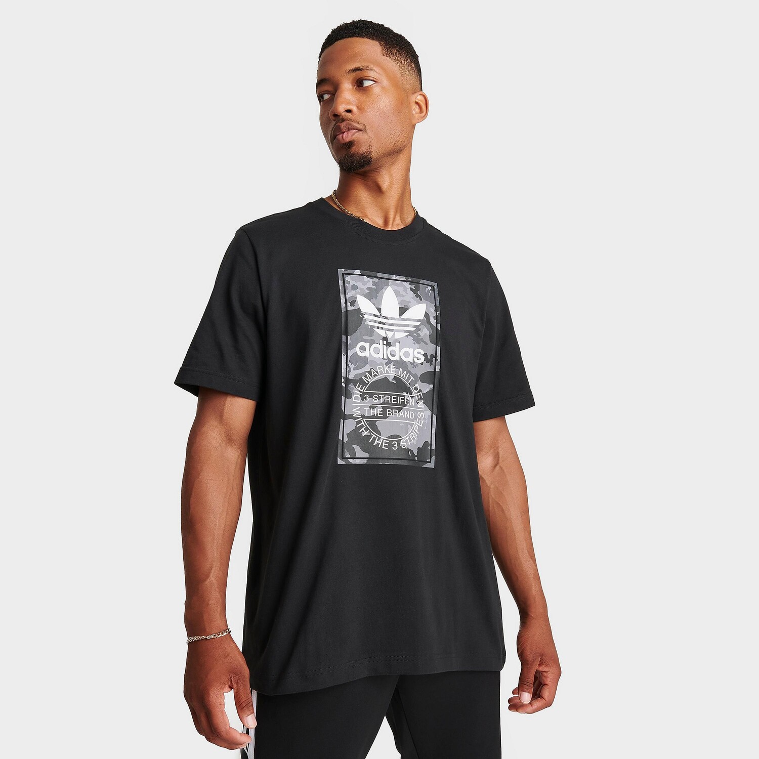 

Мужская футболка adidas Originals Graphics Camo с язычком, черный